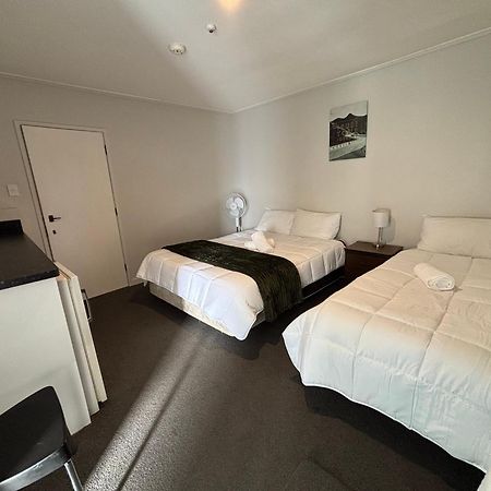 Leopard Hotel Waipukurau Exterior photo