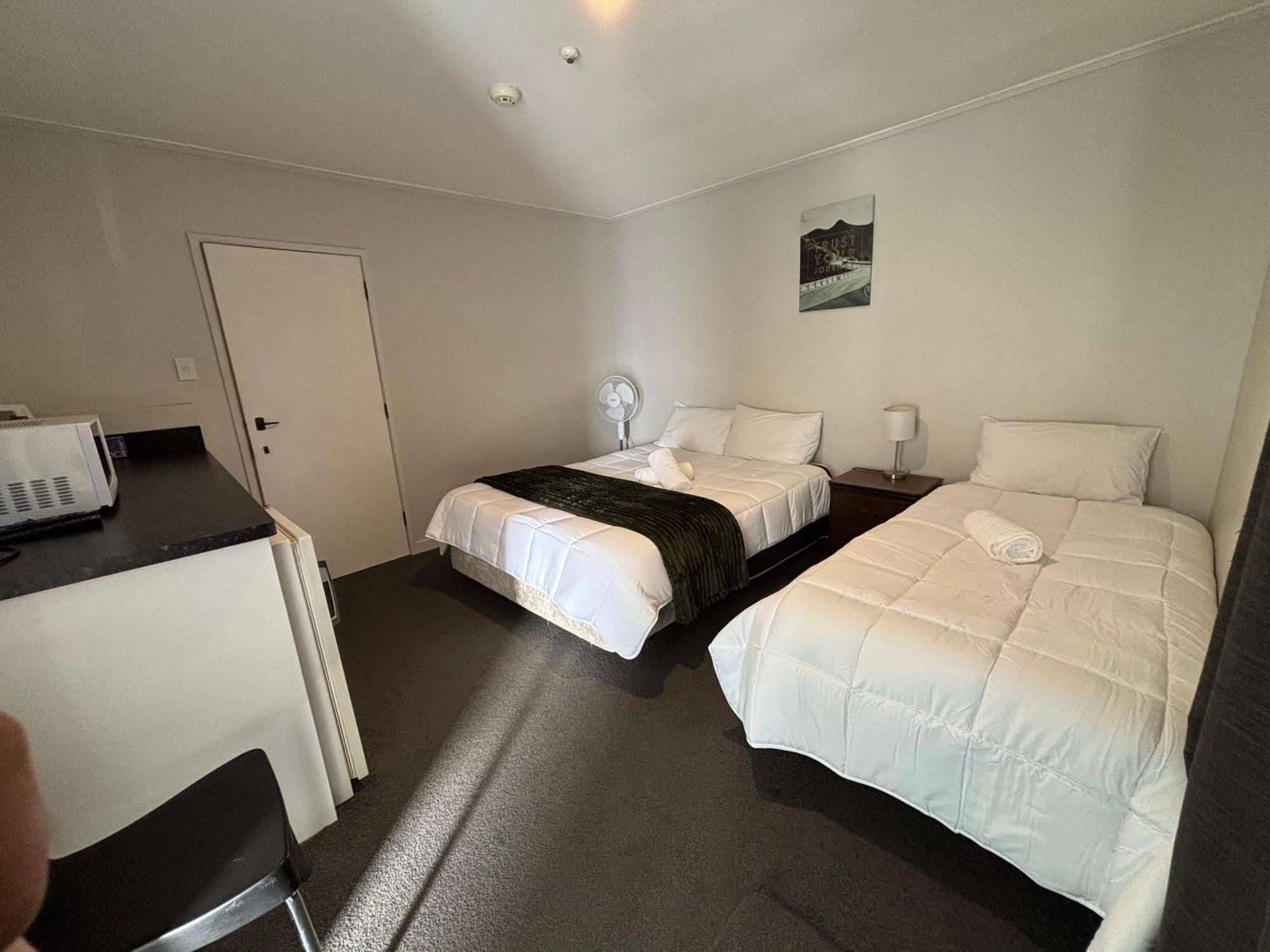 Leopard Hotel Waipukurau Exterior photo
